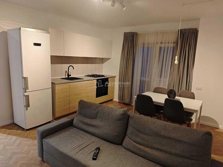 Apartament cu 3 camere semidecomandat în Brâncoveanu