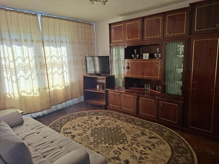 Apartament cu 3 camere decomandat în Tudor