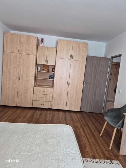 Garsonieră decomandată în Titan