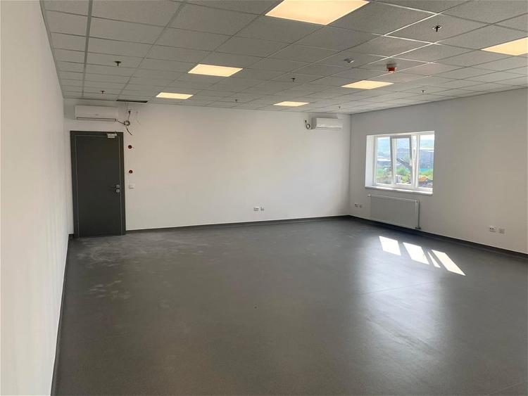 Spațiu industrial, de 1,364 mp, în Exterior Est