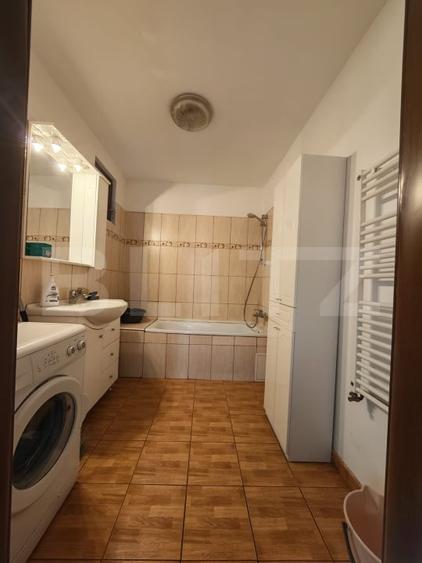 Apartament cu 3 camere decomandat, mobilat în Traian