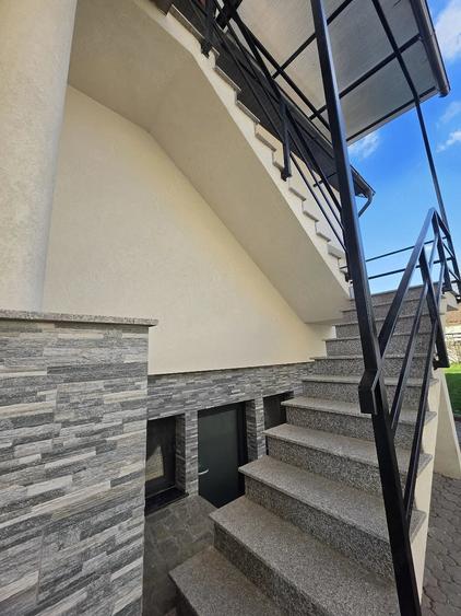 Apartament cu 4 camere decomandat, mobilat în Central