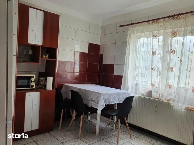 Apartament cu 3 camere decomandat în Vitan