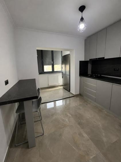 Apartament 3 camere, 65 mp, zona Rovine - 2