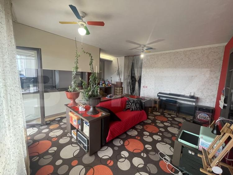 Apartament cu 3 camere semidecomandat, mobilat în Zorilor