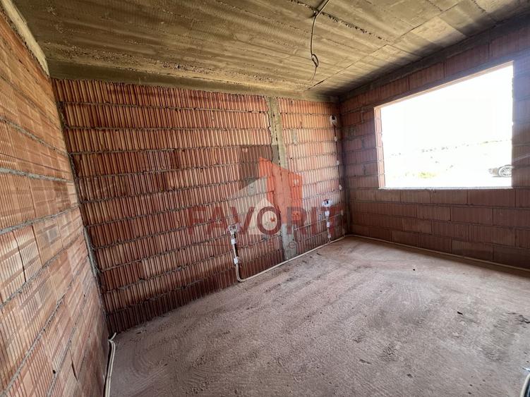 Duplex cu 5 camere cu Canalizare în Ghiroda