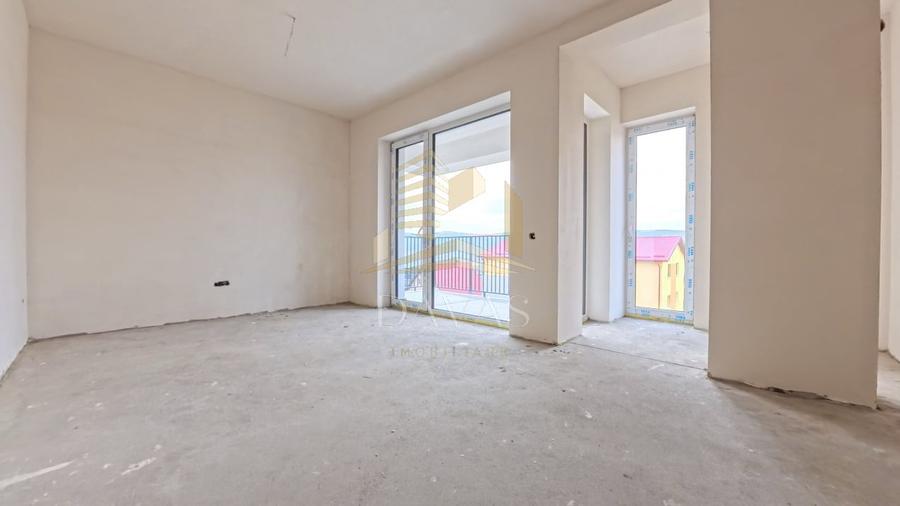 Apartament cu 3 camere semidecomandat în Baciu