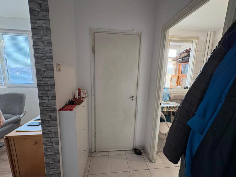 Apartament cu 2 camere semidecomandat în 1 Mai