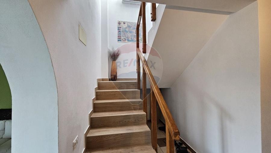 Casă individuală cu 6 camere cu Teren 3614 Mp în Liteni (Moara)