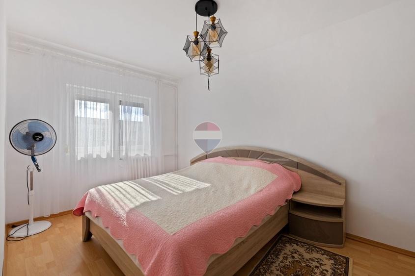 Apartament cu 2 camere semidecomandat, mobilat în Micălaca