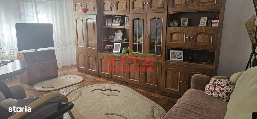 Apartament cu 3 camere decomandat în Central