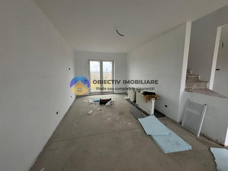 Casă individuală cu 4 camere cu Canalizare în Săvinești