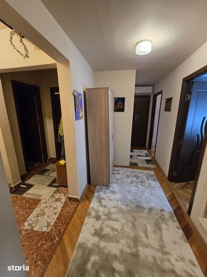 Apartament cu 3 camere în Cetate