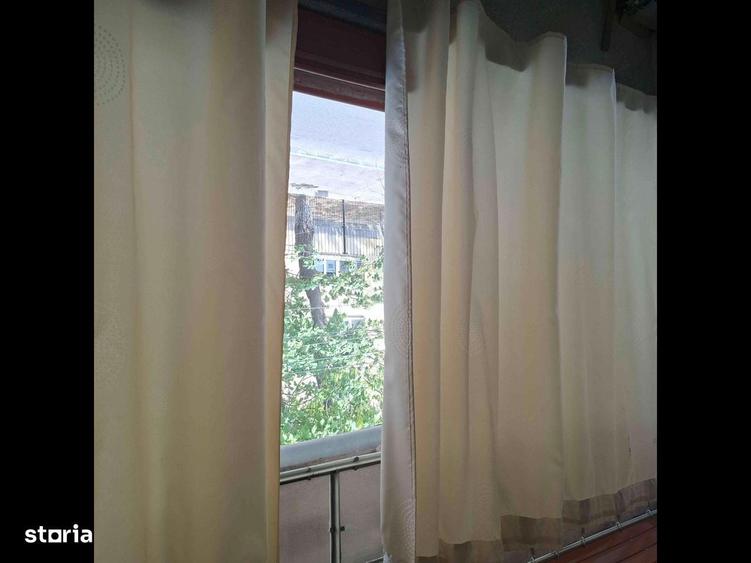 Casă cu 4 camere în Rovine