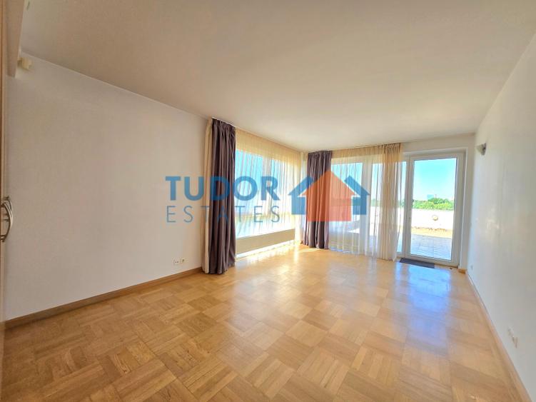 Elegant 2-Bedroom Duplex Apartment with Panoramic Park Views - 15