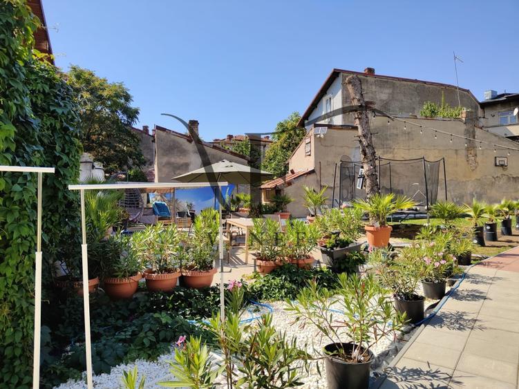 Casă individuală cu 7 camere cu Teren 985 Mp în Moșilor