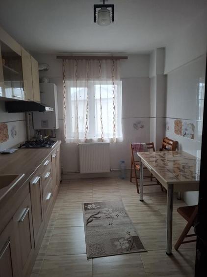 Proprietar apartament 3 camere - 4