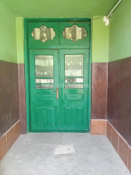 Casa de vanzare, se vinde, doar apartamentul de la parter. Casa de vanzare, se vinde, doar apartamentul de la parter.