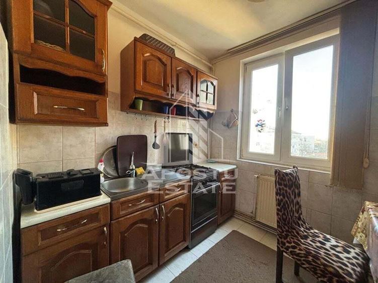 Apartament decomandat cu 3 camere, zona Dambovita - 2