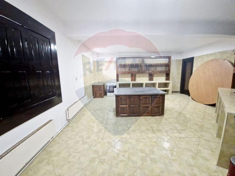 Pensiune Eselnita / 16 camere / Teren - 1448 mp / Ponton - 14