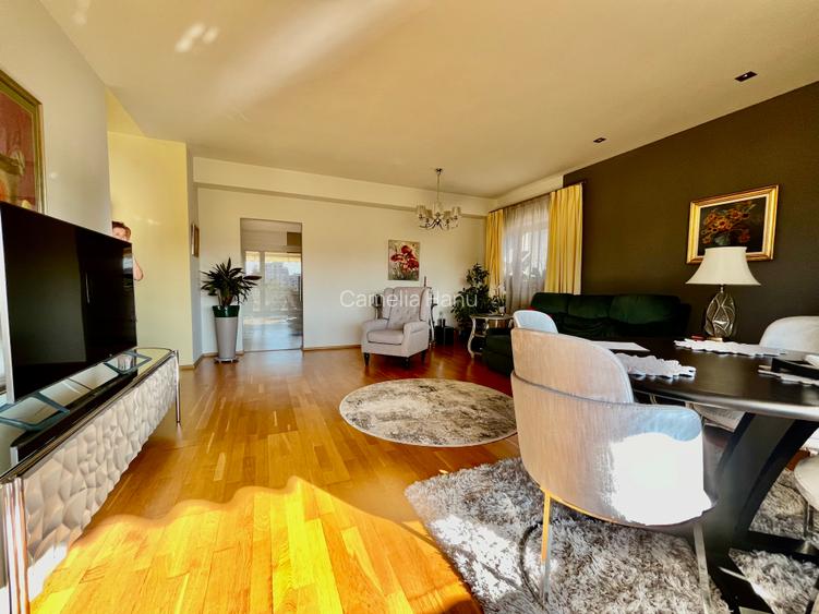 Apartament cu 4 camere decomandat, mobilat în Pipera
