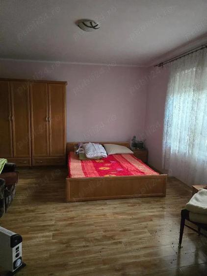 Vand casa Com Pietroasa-Bihor, sosea , central ter 2500 mp, dublu front, utilit.,gaz - 14
