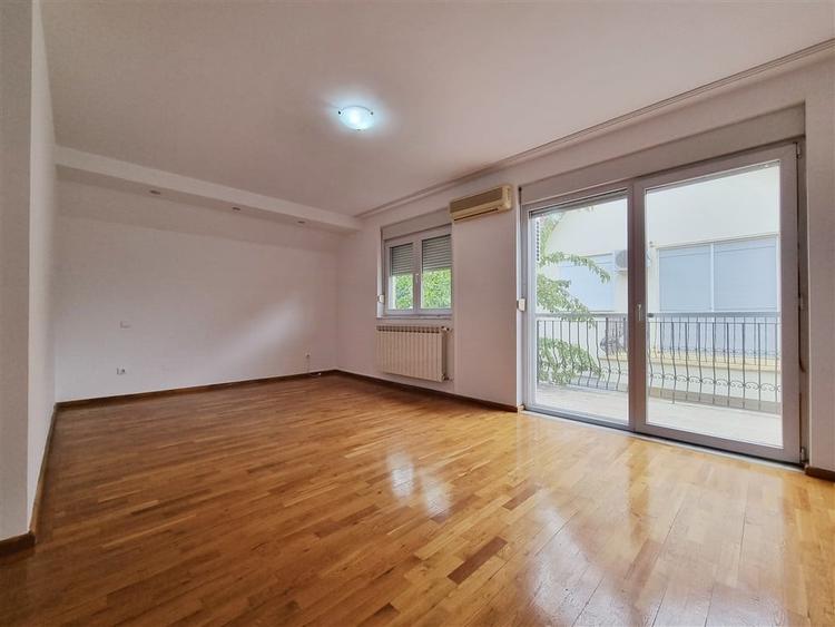 Complex de case Iancu Nicolae | Vanzare vila 7 camere, piscina & gradina proprii - 18