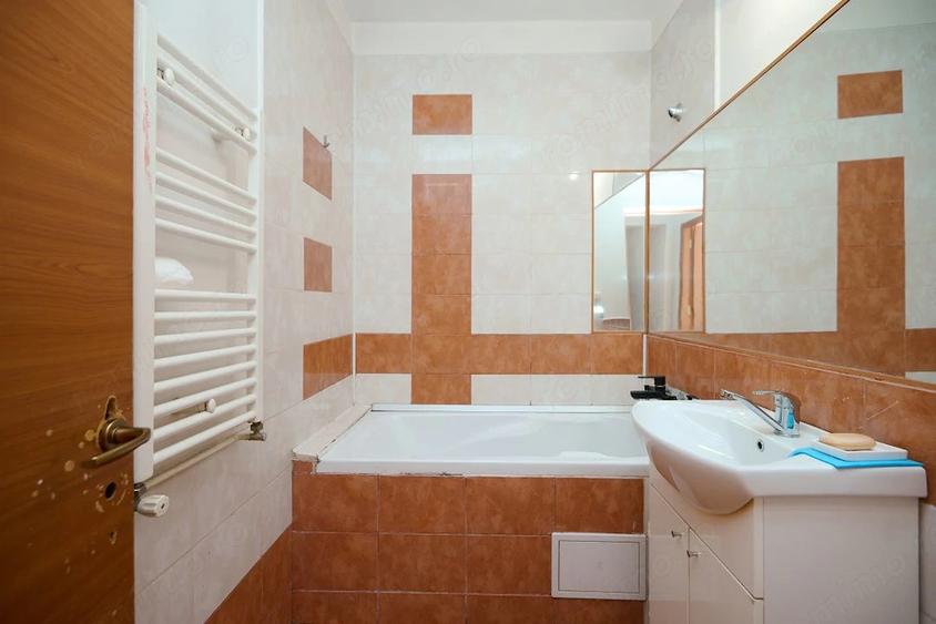 Apartament cu 4 camere decomandat în Craiovei