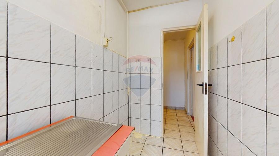 De vânzare: 2 camere, baie cu geam, etaj 2 - 6