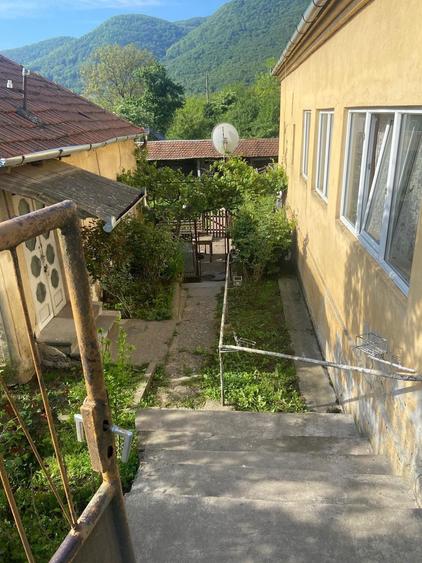 Casa de vanzare la tara, cu anexe si priveliste superba ideala pentr - 1