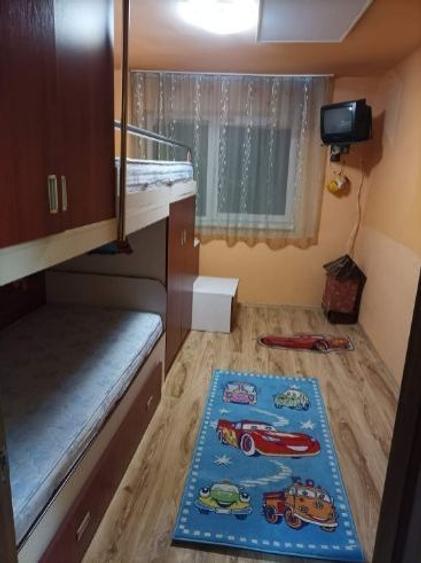 Apartament cu 3 camere semidecomandat în Lupeni - 10