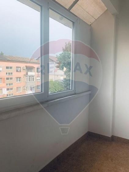 Apartament cu 3 camere de închiriat str. George Cosbuc - 10