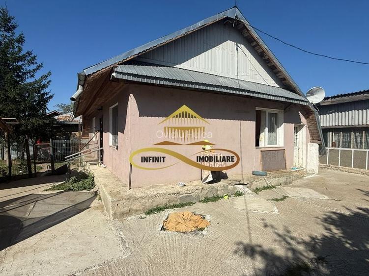 Casa de vanzare in Bacau Siretu 4000 mp teren 2 case curte comuna