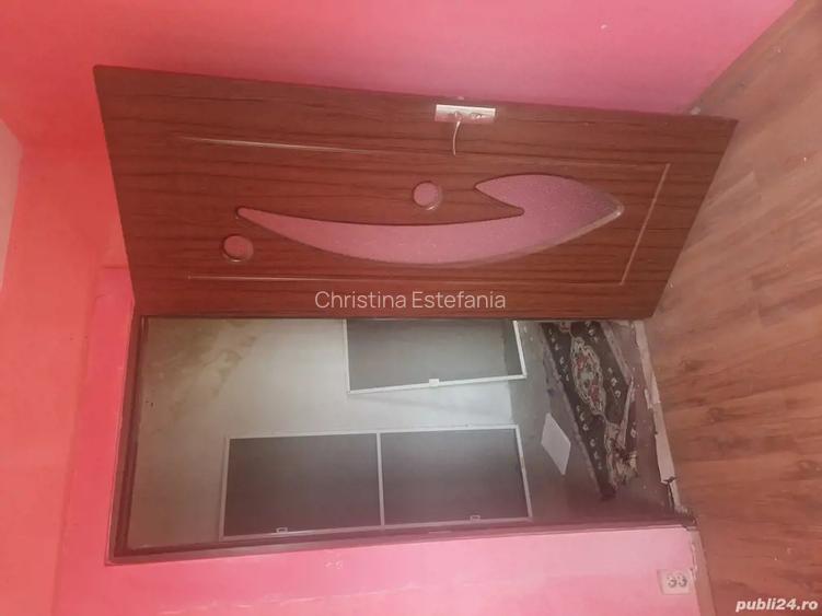 Vand apartament et 4