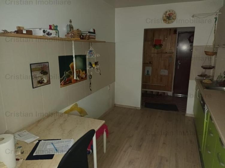 PARTER +Balcon 12m ,3 cam conf1 decomandat 77mp Viziru 3 - 2