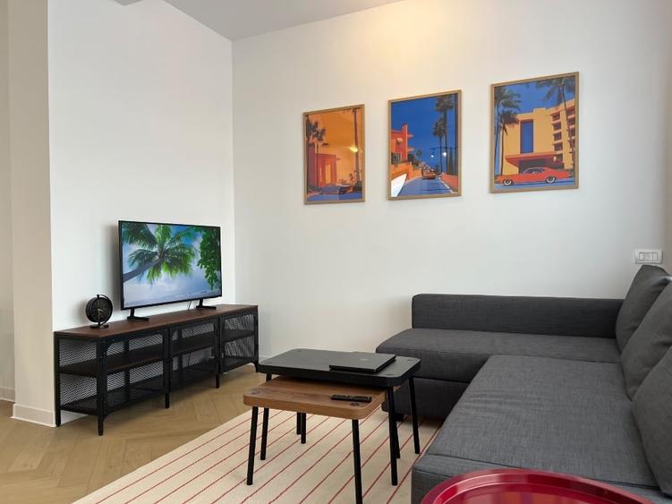 Apartament cu 2 camere semidecomandat, mobilat în Central