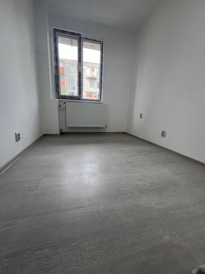 vand garsoniera micro 19 et 1/4 renovata baie proprie pret 13.100 euro - 2