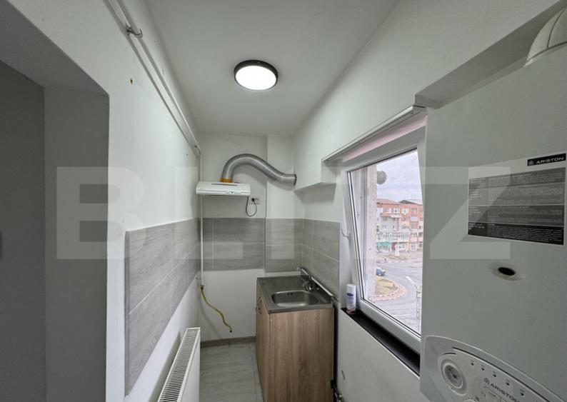 Garsoniera 30 mp, zona 9 Mai - 5