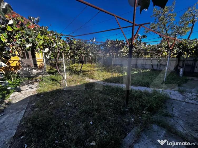 Doua casa de vanzare, teren intravilan 1773 mp, zona Stoloja - 4