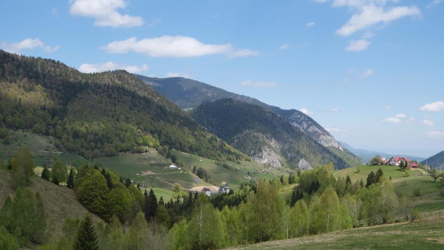 Vanzare hotel in zona superba de munte cu priveliste incredibila din camere - 32