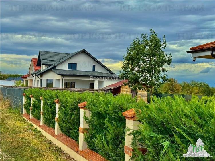 Casa individuala cu 5 camere si terasa mare de vanzare in Gulia/ Dambovita