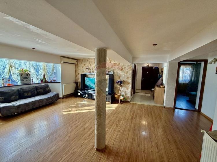 Casă / Vilă cu 4 camere de vânzare - 5