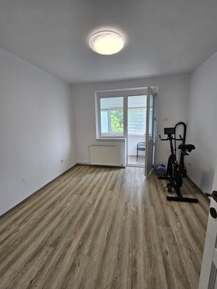 Apartament cu 3 camere decomandat, mobilat în Tomis II