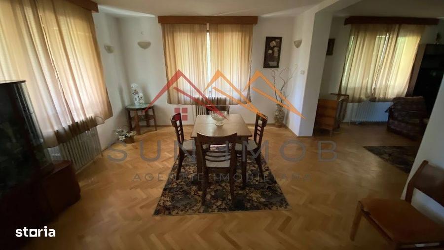 Vila de vanzare, teren 3100 mp, 7 camere, 6 grupuri sanitare, 3 CT, an - 3