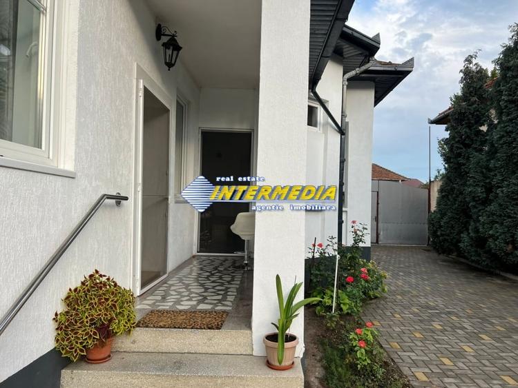 Casa Renovata 4 camere cu Teren intravilan 1650 mp CENTRU Ultracentral Alba Mall - 1