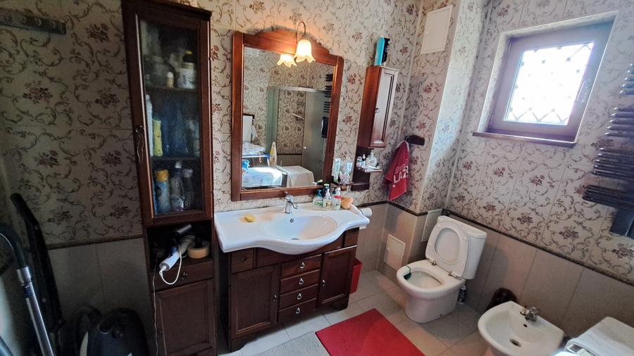 VILA INDIVIDUALA SUPERBA - CU TEREN GENEROS - AMPLASAMENT IDEAL - 58