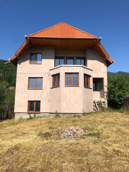Casa de vanzare in zona de munte - 4