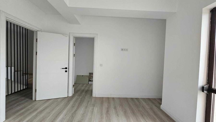 Casa de vanzare 4 camere-4 bai in Mogosoaia, vizavi de scoala noua din Chitila in complex rezidential - 1