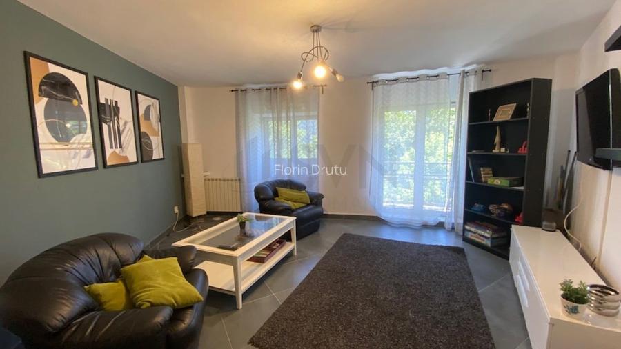 REA1024433 B-dul Unirii - 3 camere - vedere bulevard