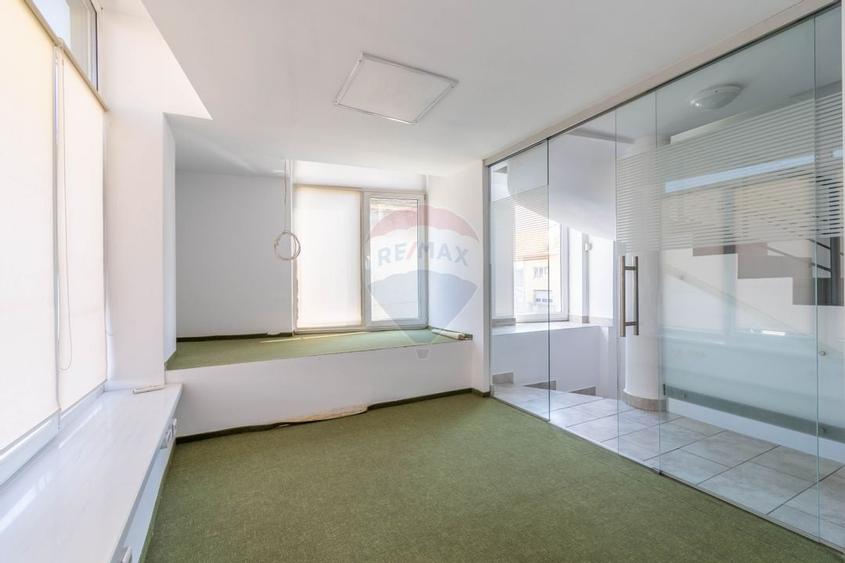 Casa cu 12 camere de inchiriat, Str. Traian - 9